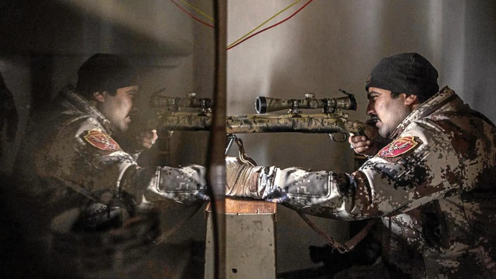 Un francotirador de las fuerzas especiales del Ejército iraquí, ayer en Mosul