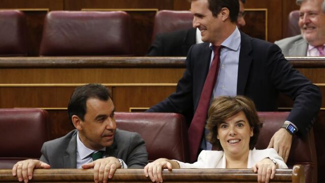 Santamaría y Casado, ayer en el Congreso antes de reunirse para tratar asuntos de sus respectivas candidaturas