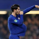 Morata fue sancionado por celebrar el gol metiéndose el balón dentro de la camiseta