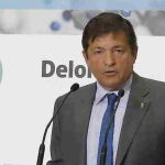 Javier Fernández interviene ante un grupo de empresarios en un acto celebrado hoy en Oviedo.