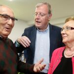 El alcalde de la capital, Antonio Silván asiste a la inauguración de la nueva sede del Teléfono de la Esperanza de León. Junto a él, la directora del centro, Mercedes Martínez y el vicepresidente nacional, José María Jiménez