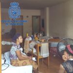 Algunas de las mujeres en uno de los pisos en los estaban recluidas