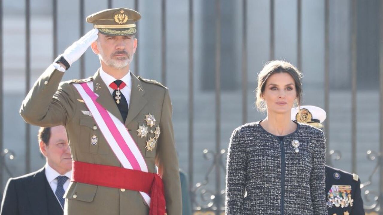 El Rey ensalza la bandera y la Constitución como símbolos de unidad