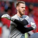 De Gea calienta antes de un partido del Manchester United, club al que llegó en 2011
