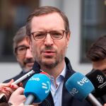 El candidato del PP al Congreso por Álava, Javier Maroto, tras ejercer su derecho al voto este pasado domingo en un colegio del centro de Vitoria