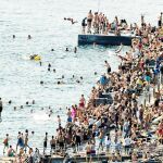 Las playas escandinavas presentan estampas típicas de los grandes arenales españoles en temporada alta