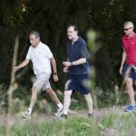 Mariano Rajoy, acompañado por José Benito Suárez, marido de Ana Pastor, y el vicepresidente de la Xunta de Galicia, Alfonso Rueda