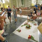 La tumba del ex jefe de Estado español Francisco Franco, dentro de la Basílica de la Santa Cruz del Valle de los Caídos