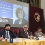El presidente de la Comunidad, Fernando López Miras, participó ayer junto a la ministra de Sanidad, Dolors Montserrat, en el acto organizado por la Cátedra Internacional Mujer de la UCAM