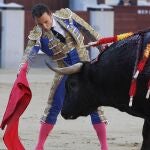 Rafaelillo, el pasado domingo en Las Ventas ante un ejemplar de Escolar