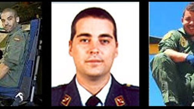 El capitán José Morales, de 36 años; el teniente Saúl López, de 26 años; y el sargento Jhonander Josué Ojeda, de 27; los tres compañeros del Ejército del Aire fallecidos en acto de servicio en el accidente del helicóptero Superpuma que cayó 74 kilómetros de la costa del Sahara Occidental y más de 500 de Canarias en 2015