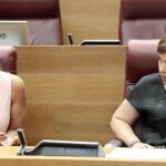 La secretaria general, Eva Ortiz, ha mostrado públicamente su apoyo a Soraya Sáenz de Santamaría, mientras que la presidenta del PPCV, Isabel Bonig, ha pedido que se conforme una lista de unidad y ha evitado dar su respaldo a ningún candidato (LA RAZÓN)