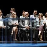 Los integrantes del Gobierno de la Generalitat, durante el acto político "Garantías para la democracia: Por un referéndum legal, efectivo y vinculante", en el que el presidente Puigdemont ha llamado a la participación y a no "desertar"del referendum.