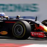 Daniel Ricciardo durante la carrera en el circuíto de Sepang.
