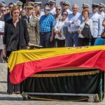 La ministra de Defensa, María Dolores de Cospedal durante el funeral Antonio Carrero Jiménez/Efe