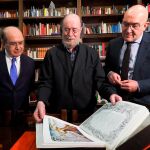 El presidente de la Diputación de Valladolid, Jesús Julio Carnero, el etnógrafo Joaquín Díaz y José Luis Rodríguez García