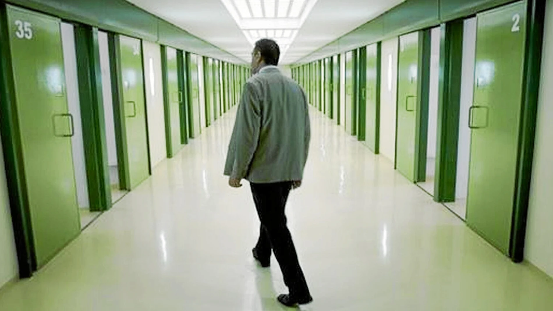 El perfil medio del agresor a funcionarios de prisiones es el de un hombre menor de 40 años