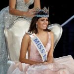 Stephanie Del Valle, en el momento de ser coronada Miss Mundo