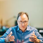«Es probable que desaparezcan más empresas públicas, hay que replantearlas»