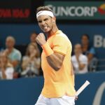 El tenista español Rafael Nadal celebra su victoria ante el ucraniano Alexandr Dolgopolov tras el partido de primera ronda del torneo de Brisbane que ambos disputaron en Brisbane