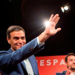 El presidente Pedro Sánchez en un acto ayer en Badalona (Barcelona) / Efe