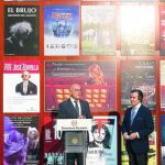 Jesús Julio Carnero y Enrique Cornejo presentan la exposición de carteles que se puede ver en el Teatro Zorrilla de Valladolid.