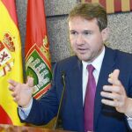 El alcalde de Burgos, Javier Lacalle, durante una comparecencia