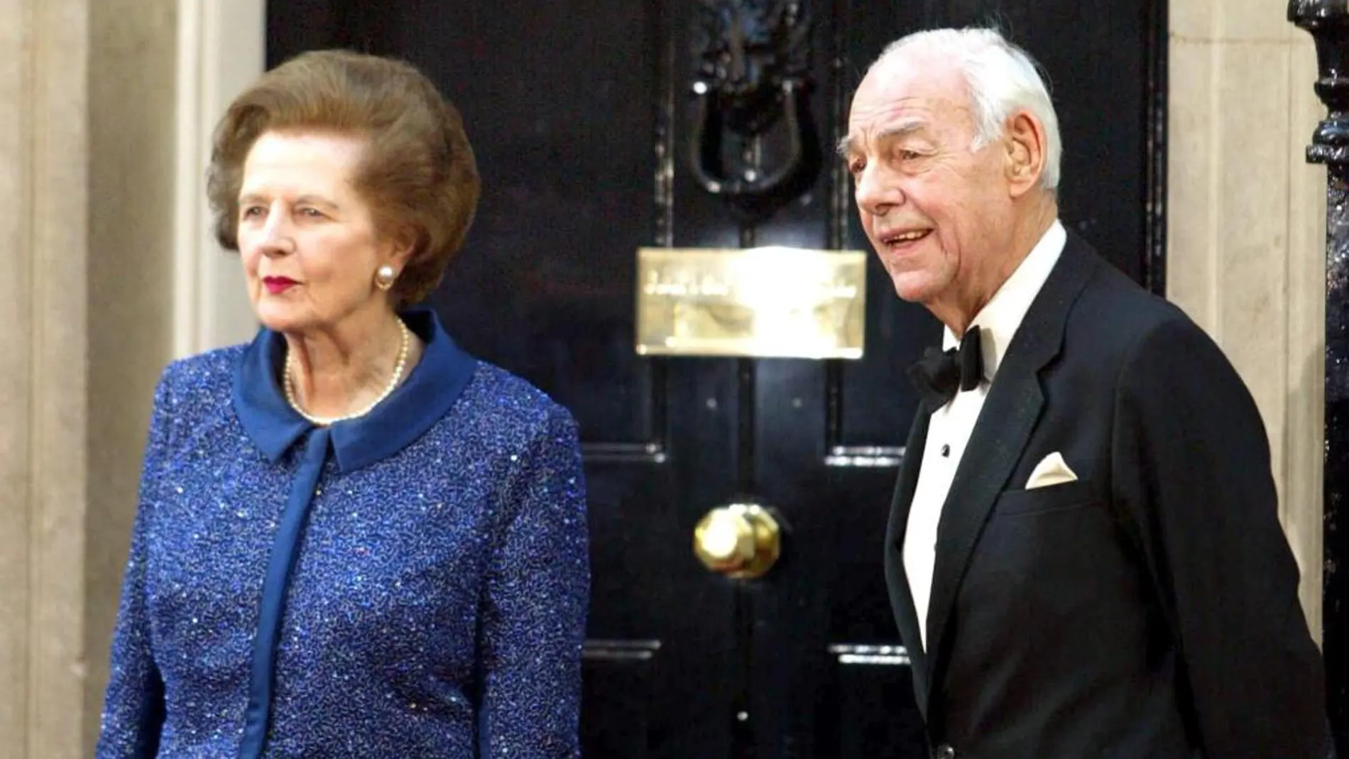 Margaret Thatcher, junto a su marido Sir Denis
