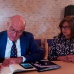 El presidente de la Diputación de Valladolid, Jesús Julio Carnero, junto a la alcaldesa de Alaquàs, Elvira García, en la reunión