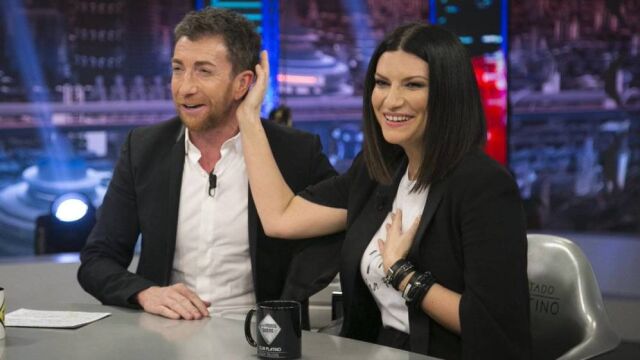 Laura Pausini coqueteó con Pablo Motos en «El Hormiguero»