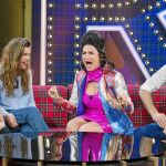De izq. a dcha. Alfred y Amaia junto a los presentadores, Silvia Abril y Roberto Vilar