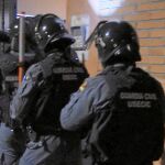 64.000 euros en efectivo se llevaron de la administración de lotería de Colmenar en diciembre, además de los 300.000 euros en décimos, que fueron premiados con 45.000 euros. Los arrestados tienen entre 25 y 33 años y son todos de nacionalidad española