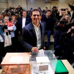 Albert Rivera ha acudido a las 10:00 horas a votar al colegio de Santa Marta de L'Hospitalet de Llobregat (Barcelona)