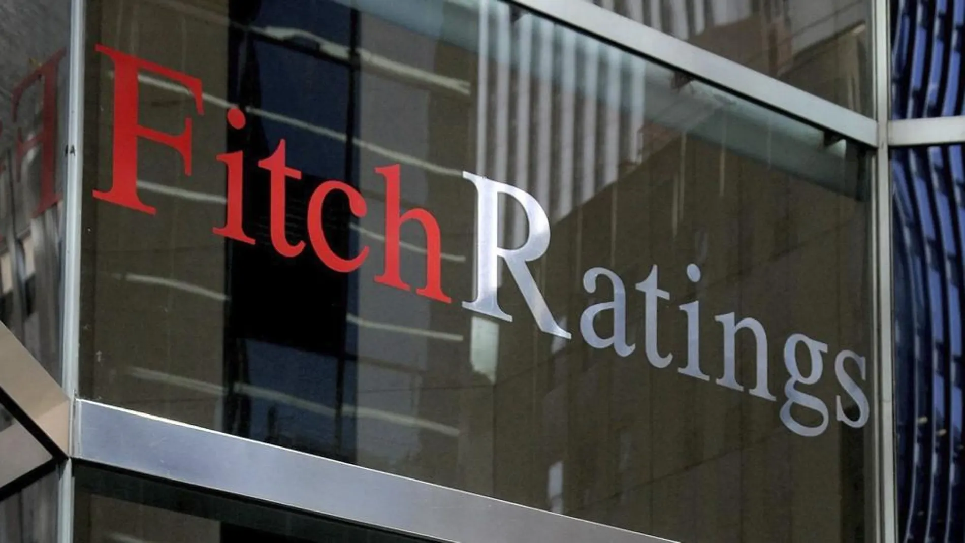 Fitch sube la nota de España a A- con perspectiva estable