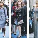 Con un dos piezas en color gris azulado, Doña Sofía hizo gala una vez más de su discreción y elegancia. Paloma Rocasolano vistió un dos piezas en color negro con adornos plateados y clutch del mismo tono. Esther Alcocer Koplowitz lució un mono vaporoso en tono gris y un clutch proporcionaba la nota de color.