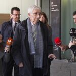 El extesorero de CDC Daniel Osacar (c) a su llegada a la Ciudad de la Justicia de Barcelona el pasado mes de marzo