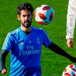 Isco, dispuesto a controlar un balón en Valdebebas