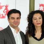 El director de la Fundación Villalar, Juan Zapatero, junto a la becada de Valladolid, Amaya Bombín