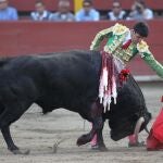 Alejandro Talavante, en imagen de archivo, torea al natural en la plaza Acho