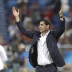 Fernando Hierro gesticula durante el partido ante Marruecos. (AP Photo/Petr David Josek)