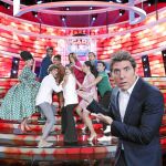 A la derecha, Manel Fuentes junto a los concursantes de esta edición