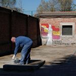Pintadas en el cementerio de La Almudena, en la tapia de Las Trece Rosas