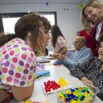 La consejera de Familia e Igualdad de Oportunidades, Alicia García, visita el Centro de Atención Integral a Demencias de la Asociación de Familiares de Enfermos de Alzheimer de Ávila