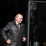 El exministro del Interior, Jorge Fernández Díaz, abandona la sede del PP de la calle Génova
