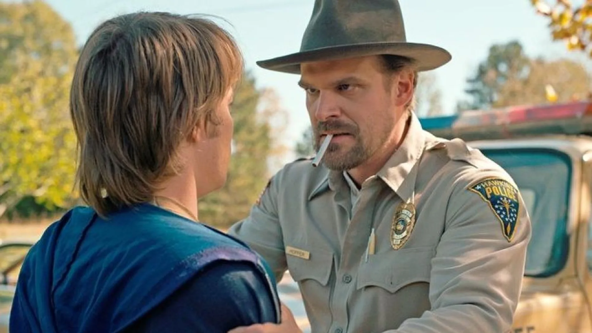 David Harbour (’Stranger Things’) deberá oficiar la boda de una seguidora por un reto viral