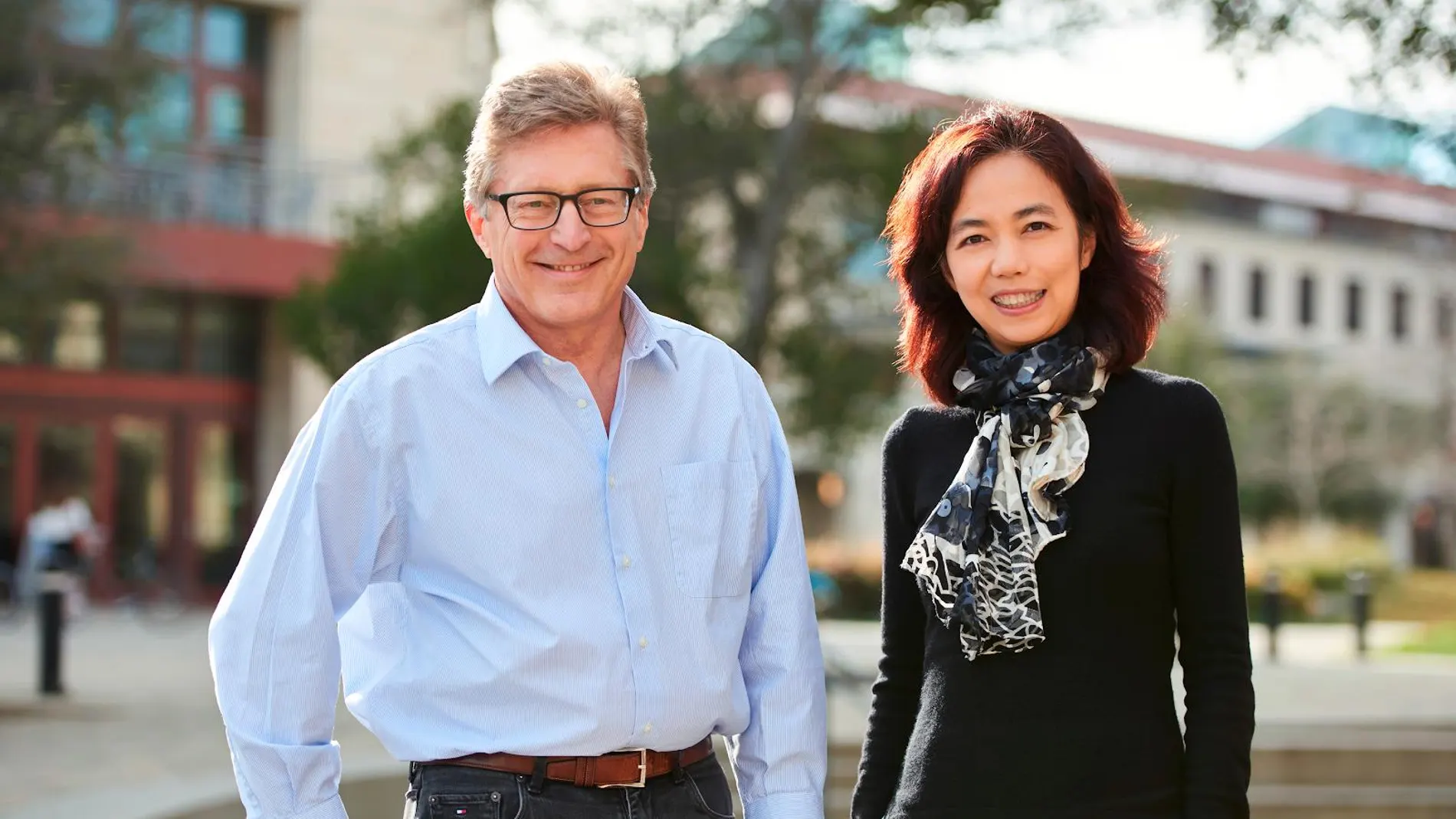 John Etchemendy, profesor de filosofía y ex rector de la Universidad de Stanford, y Fei-Fei Li, profesora de ciencias de la computación y ex directora del Laboratorio de IA de Stanford, impulsores del instituto