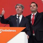 El expresidente de la Comunidad de Madrid Angel Garrido, acompañado por candidato de Ciudadanos (Cs) a la Comunidad de Madrid, Ignacio Aguado