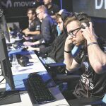 El equipo de Movistar Riders para League of Legends en una competición durante el evento Madrid Gaming Experience