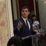 El presidente de Ciudadanos, Albert Rivera, durante la rueda de prensa en el Congreso