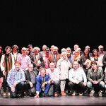 El coordinador de los Encuentros de Poetas Iberoamericanos, Alfredo Pérez Alencart, junto a los escritores participantes en el Teatro Liceo de Salamanca.